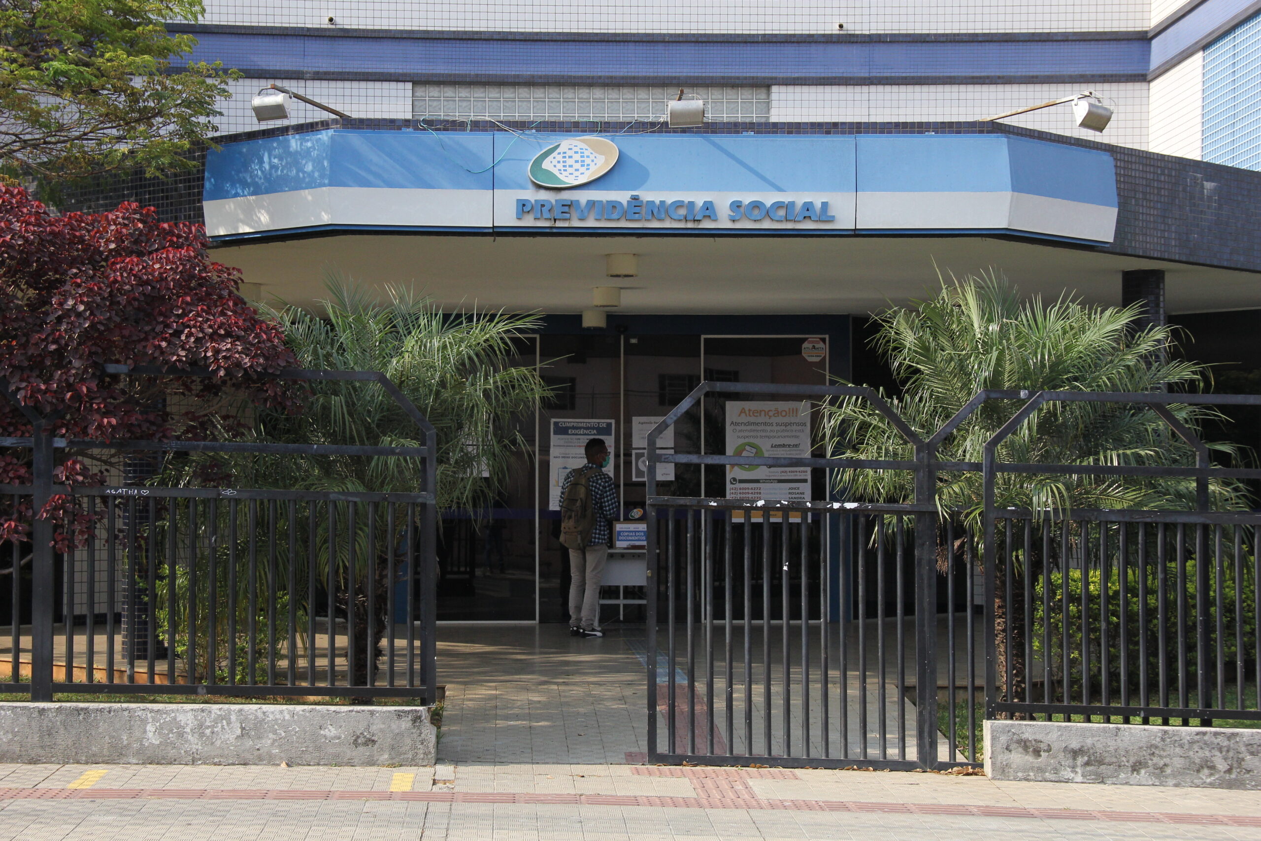 Foto da fachada da agência do INSS de Ponta Grossa