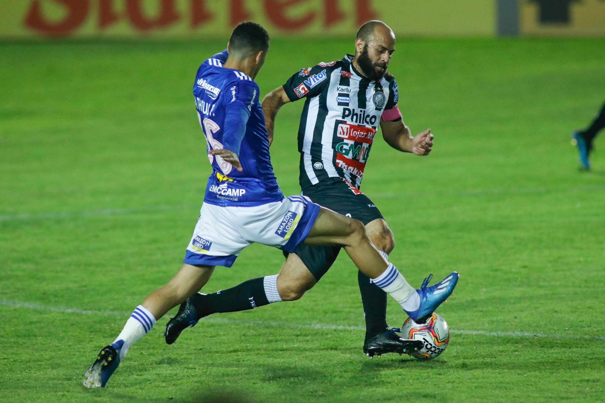 Meia Marcelo em jogo entre Operário e Cruzeiro pela Série B do Campeonato Brasileiro