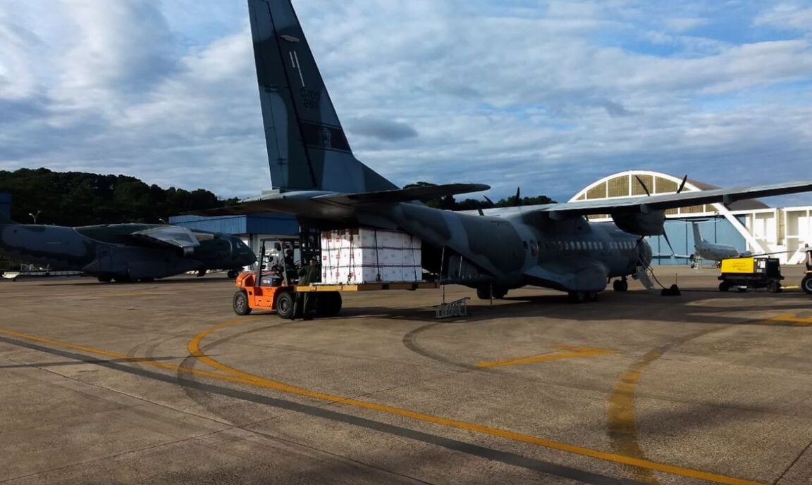 Aviões da FAB com vacina já estão se dirigindo aos Estados ...