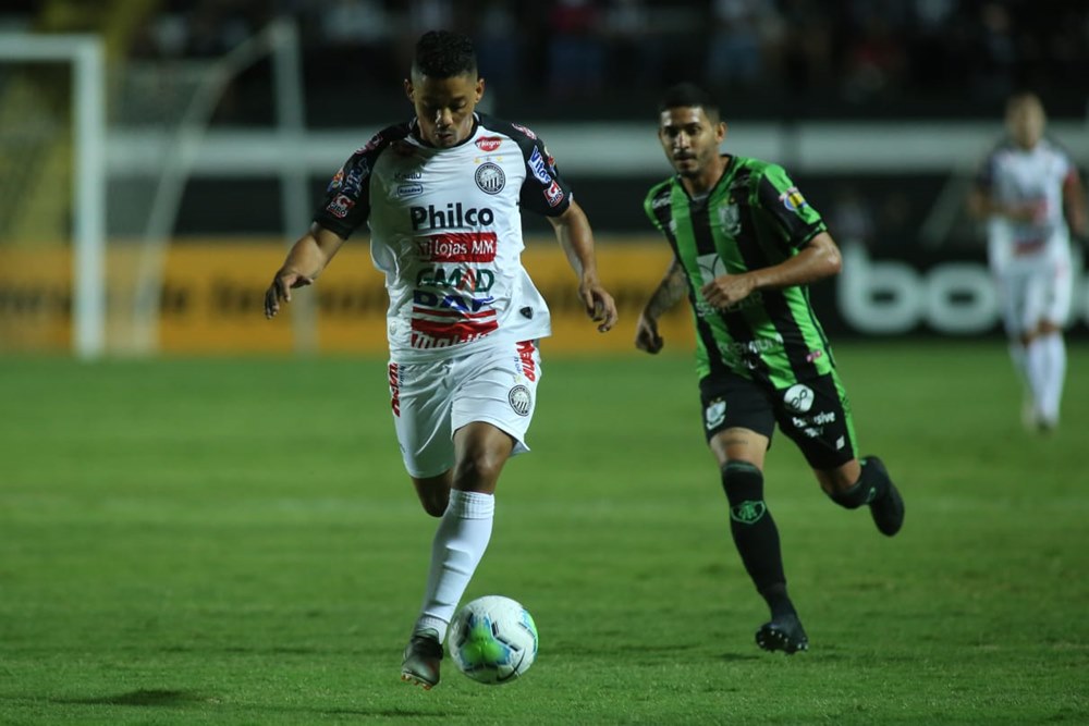 lance de Tomás Bastos na partida entre Operário e América Mineiro pela Copa do Brasil 2020