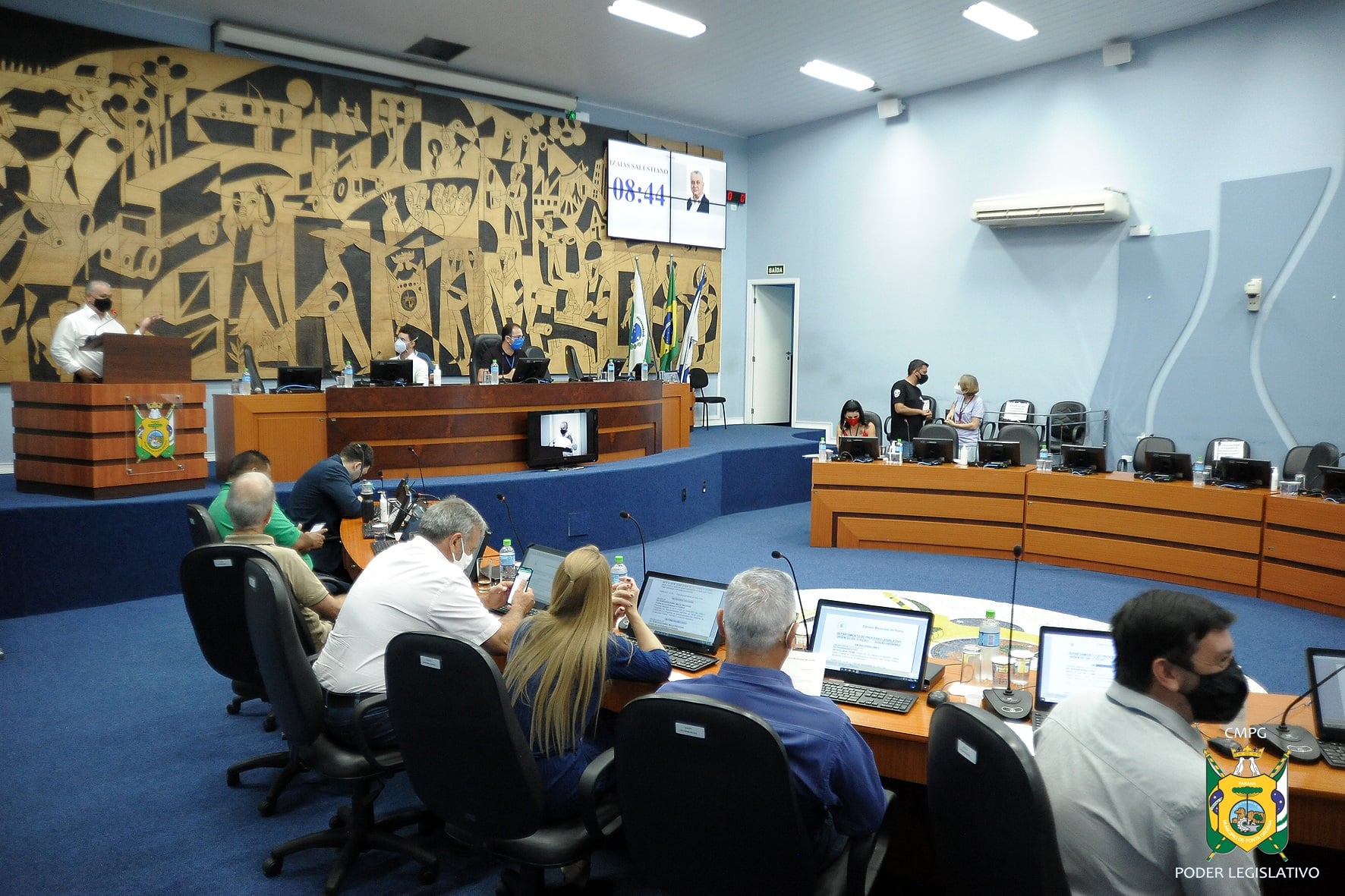 Sessão da Câmara de vereadores de Ponta Grossa debatendo programas de leis.