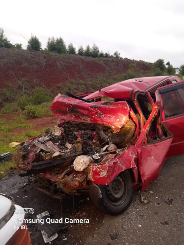 Acidente mata casal e bebê em Sengés