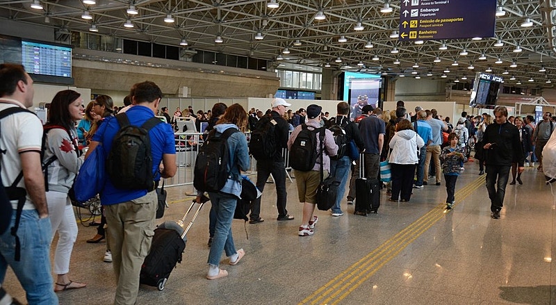 Aeroporto da Argentina onde contém viajantes esperando pelo embarque_foto_RTP