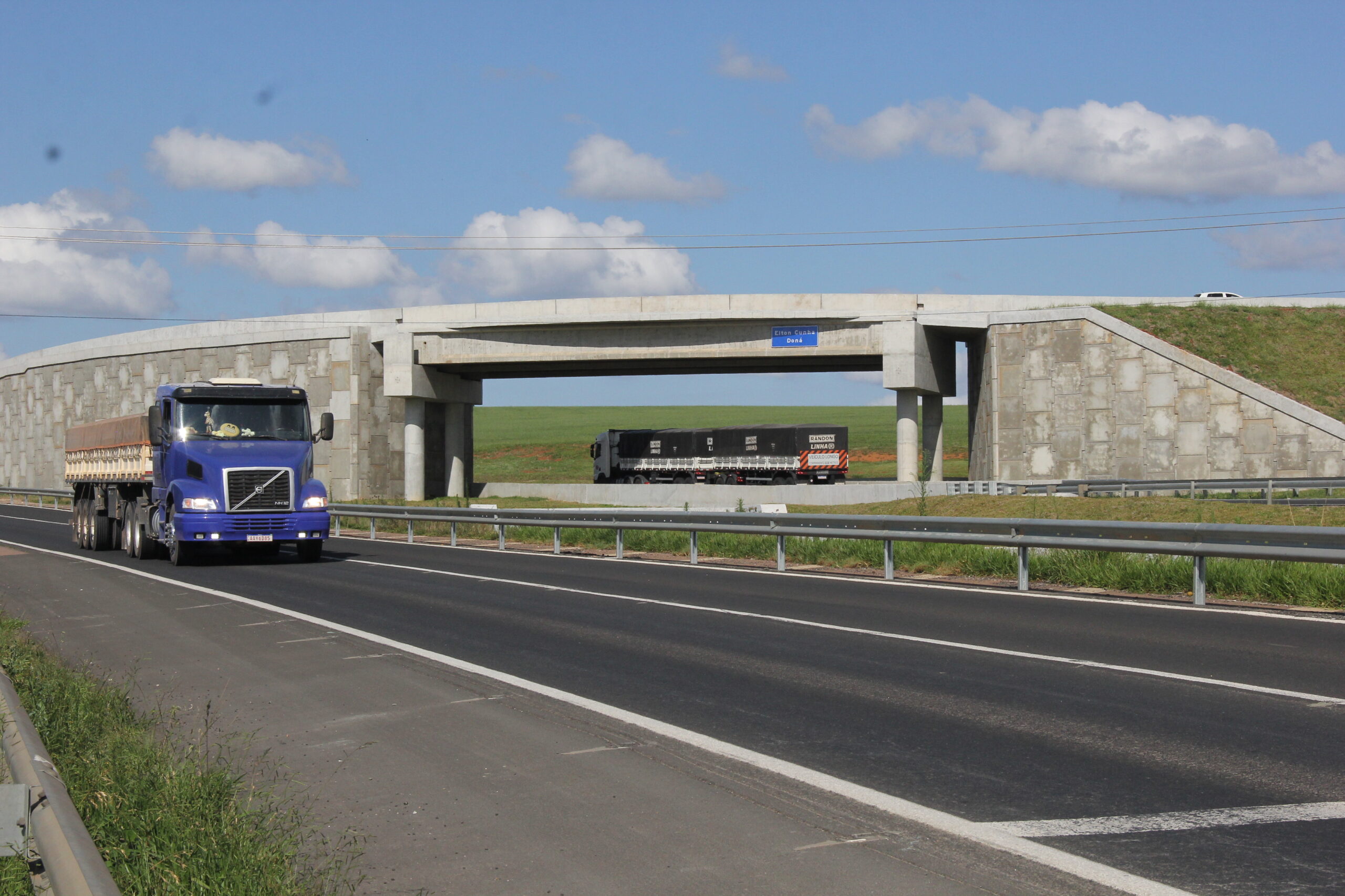 Foto de novo viaduto de acesso na PR-151, em Ponta Grossa