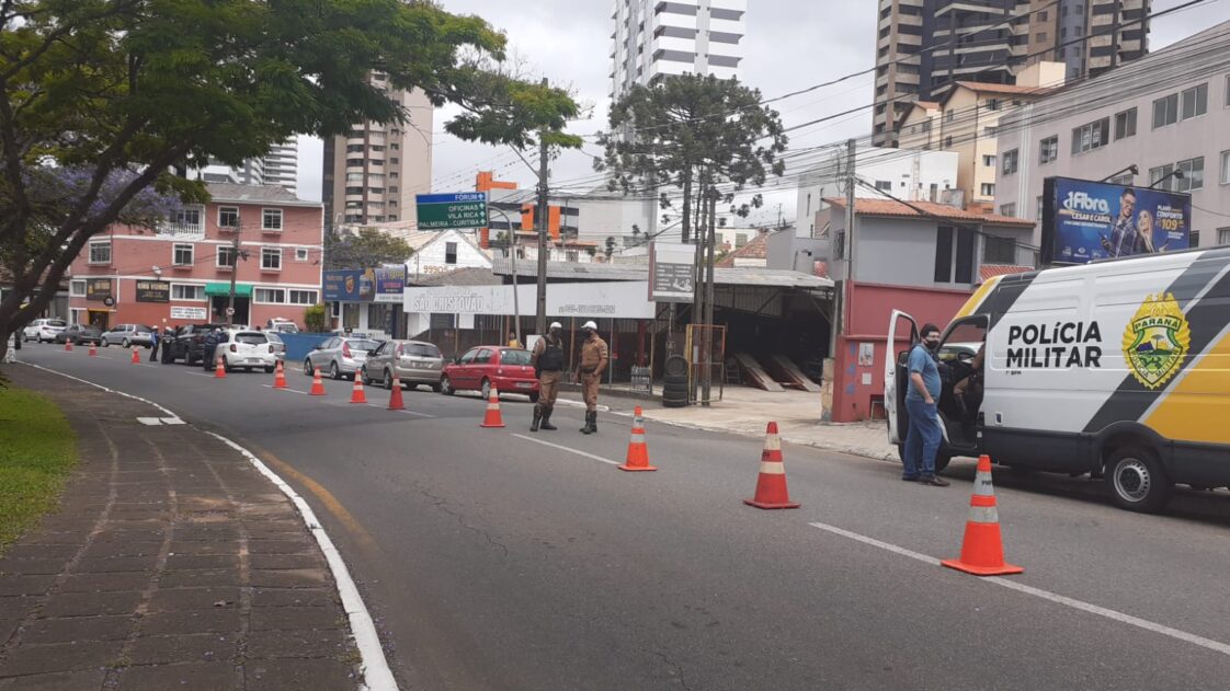 Foto da blitz que fiscalizou a inadimplência de IPVA em Ponta Grossa no mês de outubro