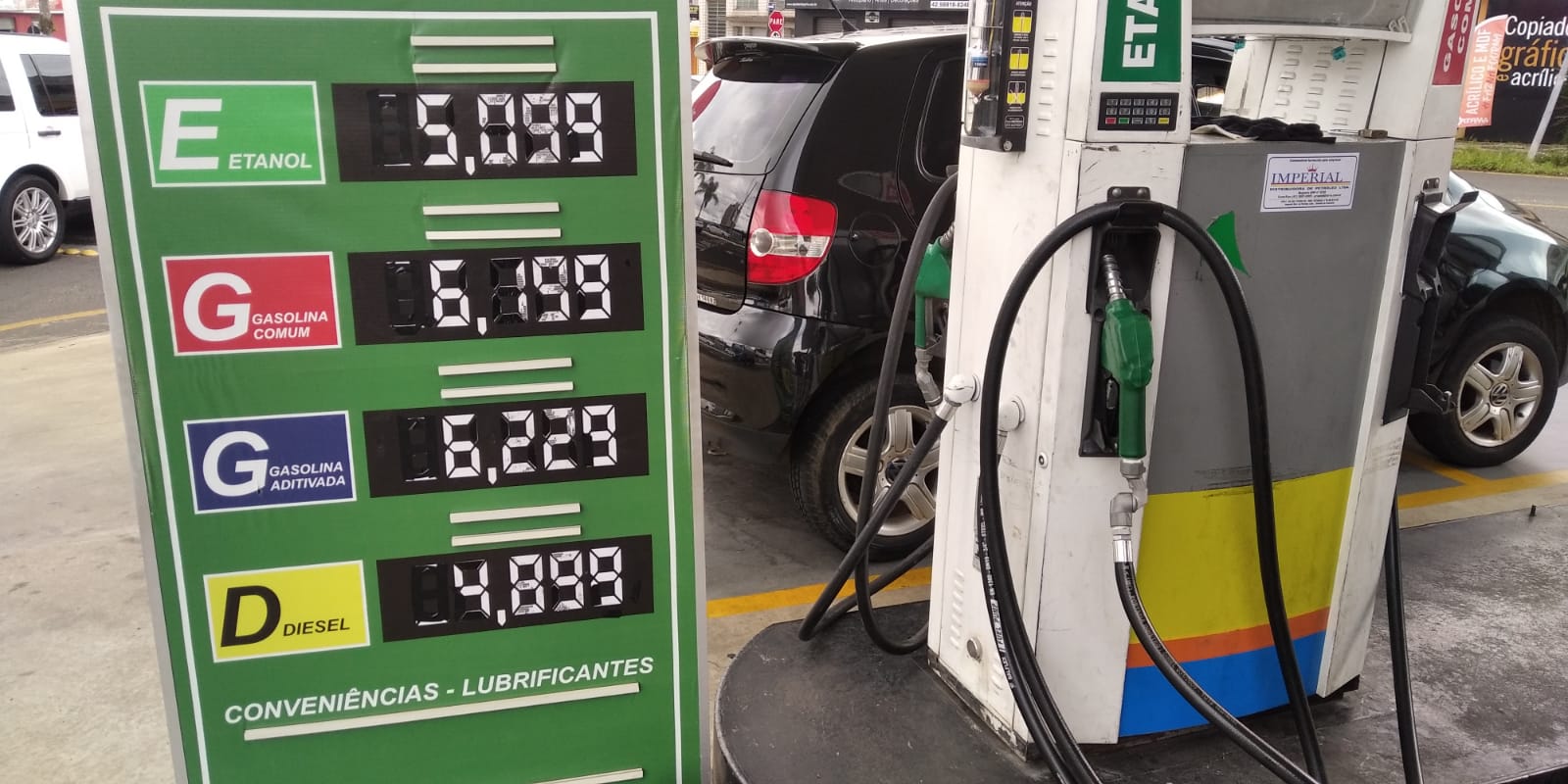 Foto de posto de combustível de Ponta Grossa com gasolina a R$ 6,19