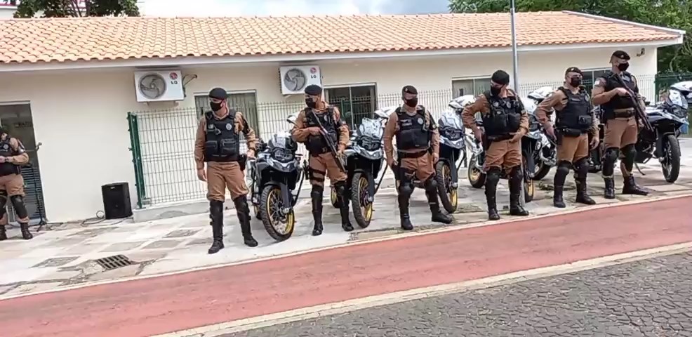 Policias Militares na entrega de motos BMW para uso na rua de Ponta Grossa.