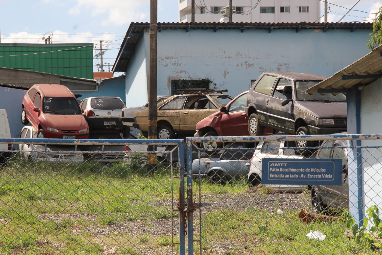 Pátio de carros da Autarquia Municipal de Trânsito e Transporte de Ponta Grossa