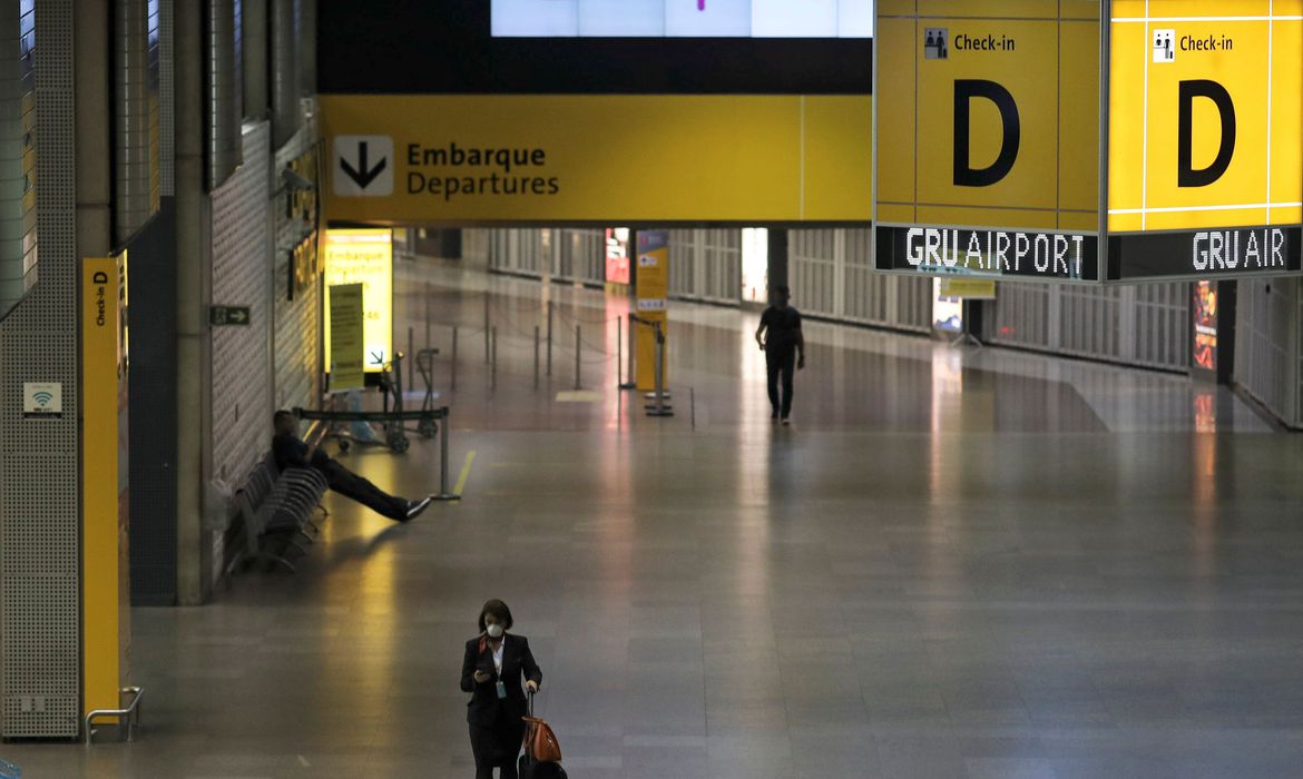 Aeroporto contaram com postos de vacinação contra a covid-19.