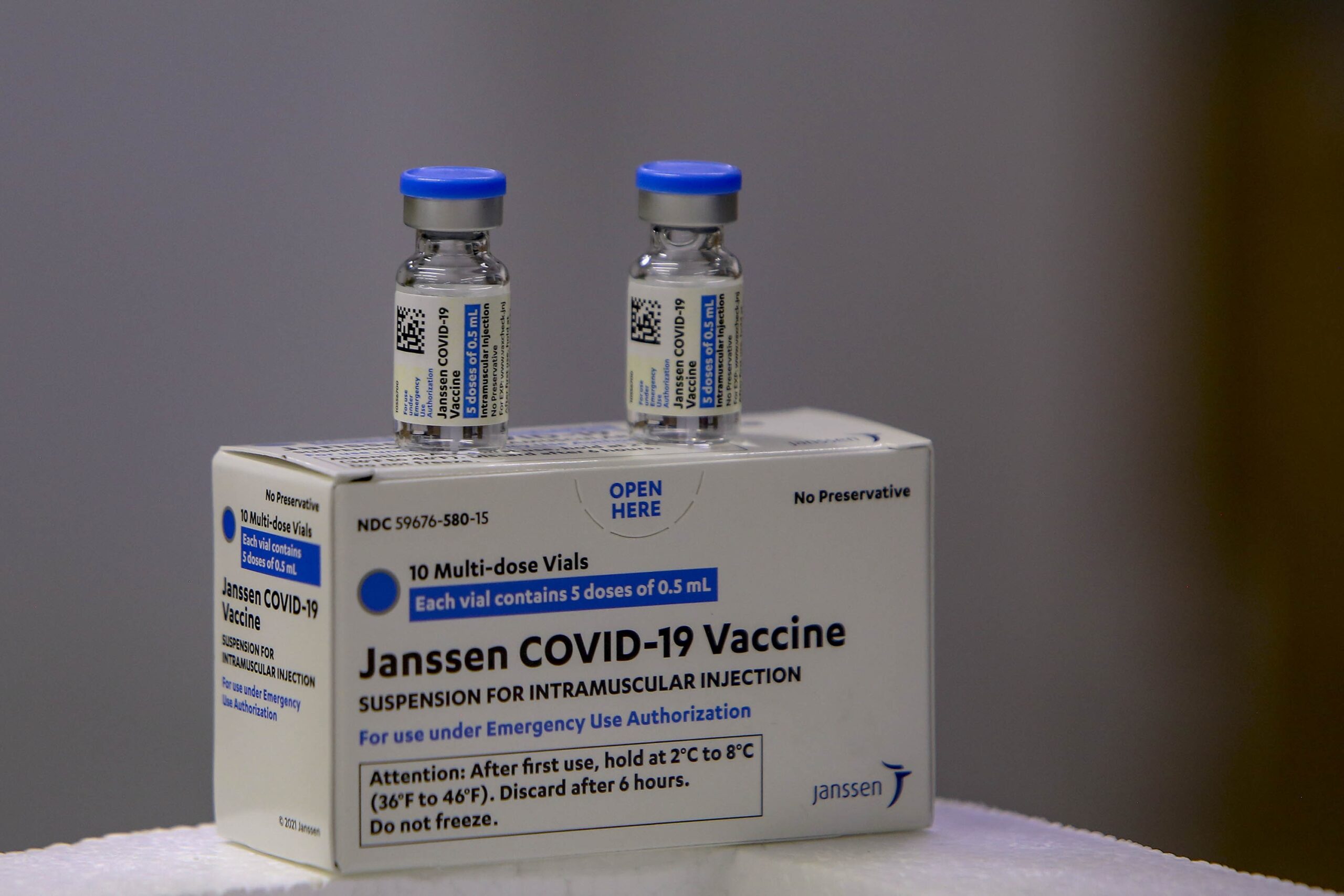 Vacinas da Janssen em amostra como ilustração
