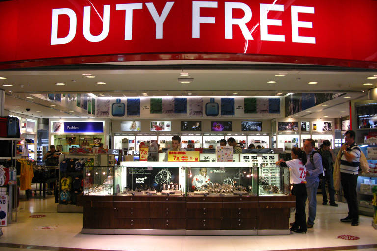 Foto da fachada de uma Duty Free, loja que oferta isenção de impostos em aeroportos