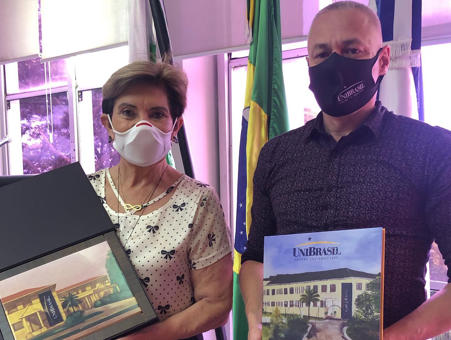 Foto da reunião de anúncio da instalação da UniBrasil em Ponta Grossa