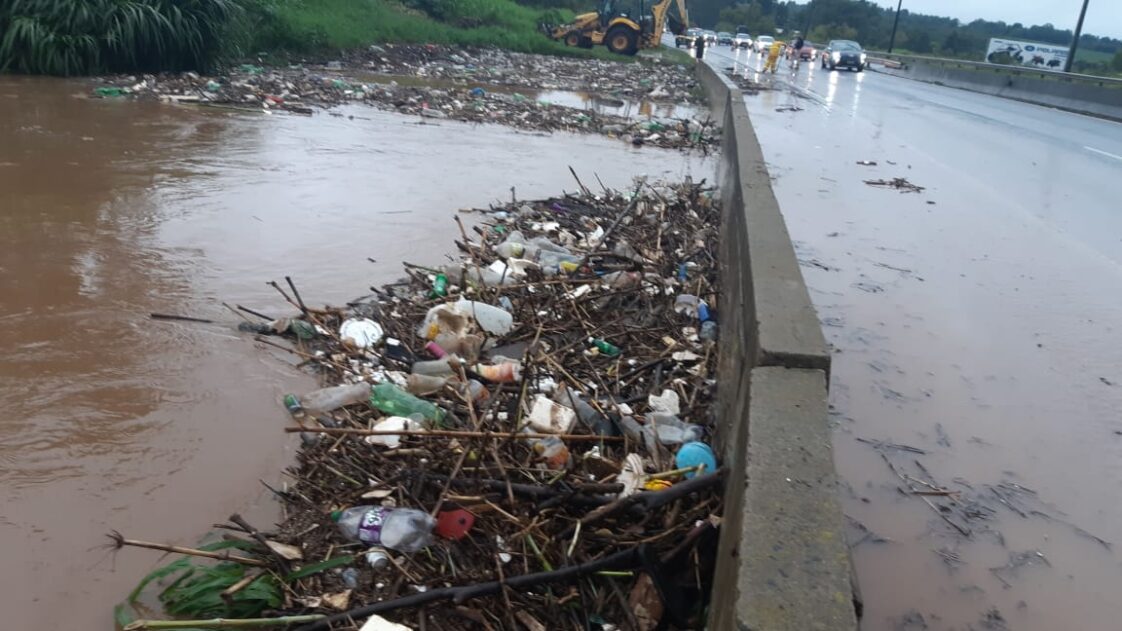 Chuvas provocam alagamento do Rio Ronda e PRF monitora região