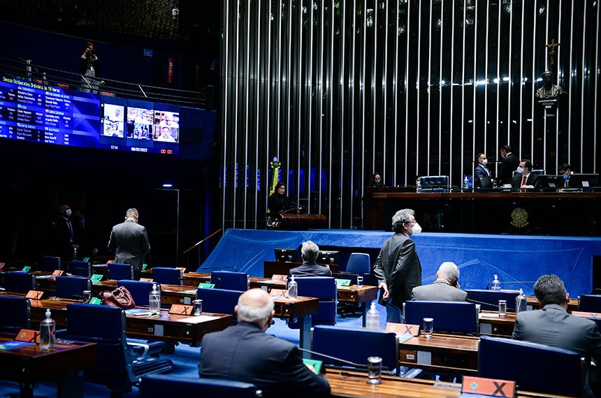 Sessão plenária semipresencial do Senado