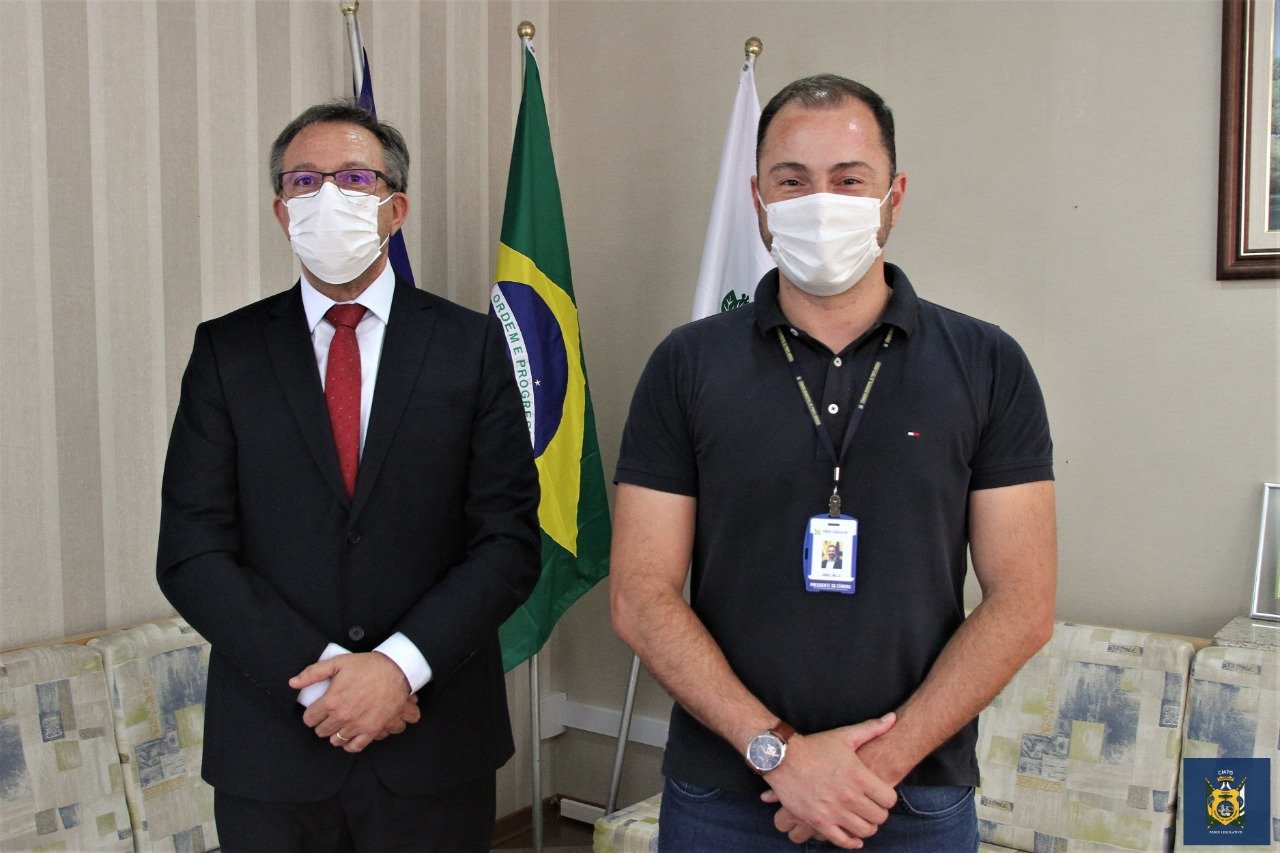 O presidente da OAB Ponta Grossa, Jorge Sebastião Filho, com o presidente da Câmara de Vereadores, Daniel Milla