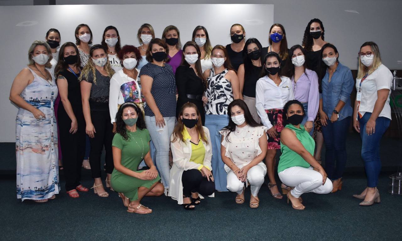 Grupo de reunião da ACIPG Mulher