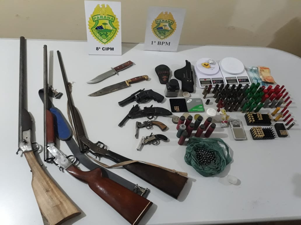 Foto de armas e munições apreendidas em ação policial em Imbituva