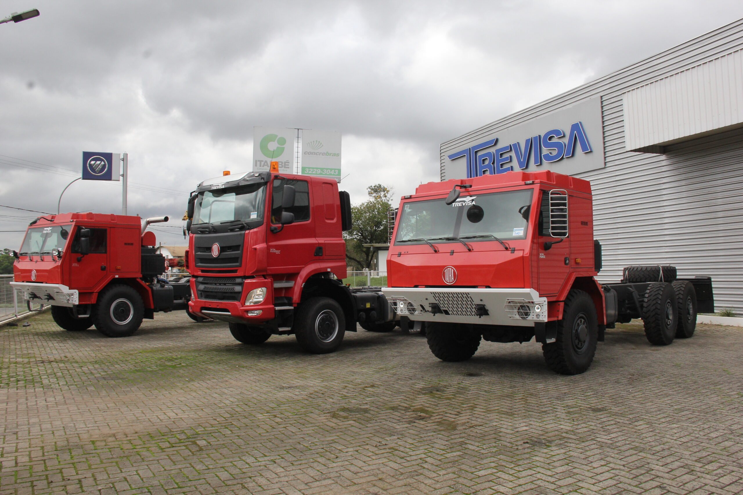 Foto dos caminhões Tatra em Ponta Grossa