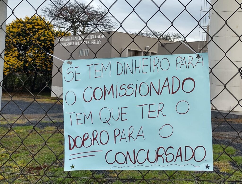 Foto da manifestação dos professores de PG