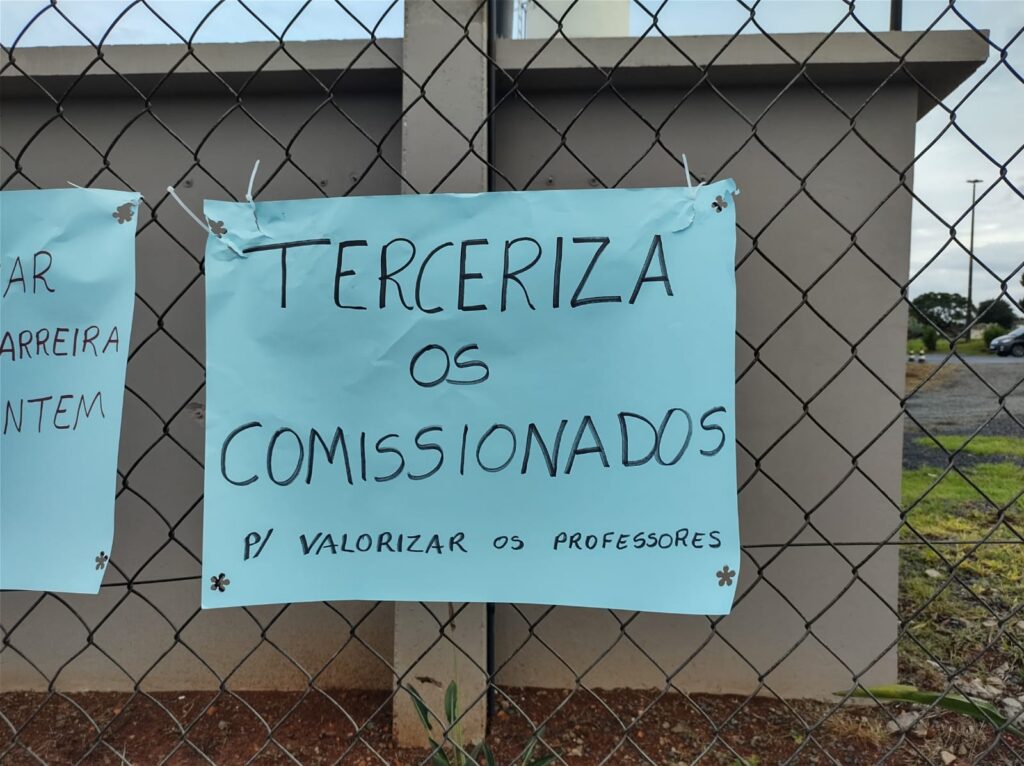 Foto da manifestação dos professores de PG