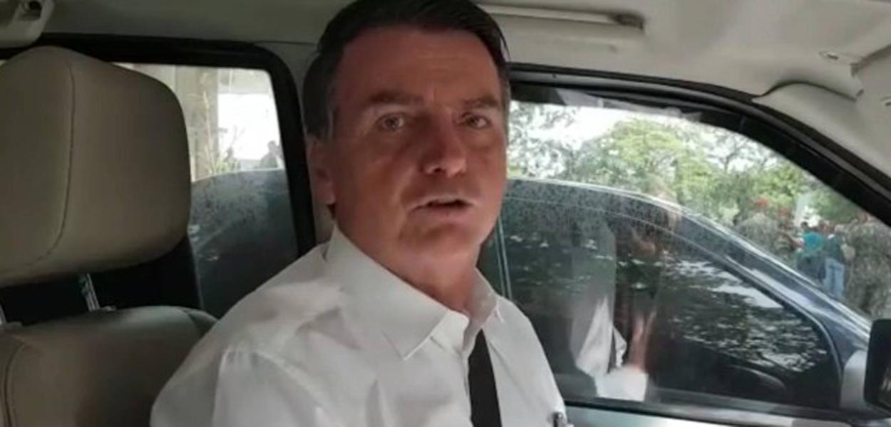 bolsonaro no carro