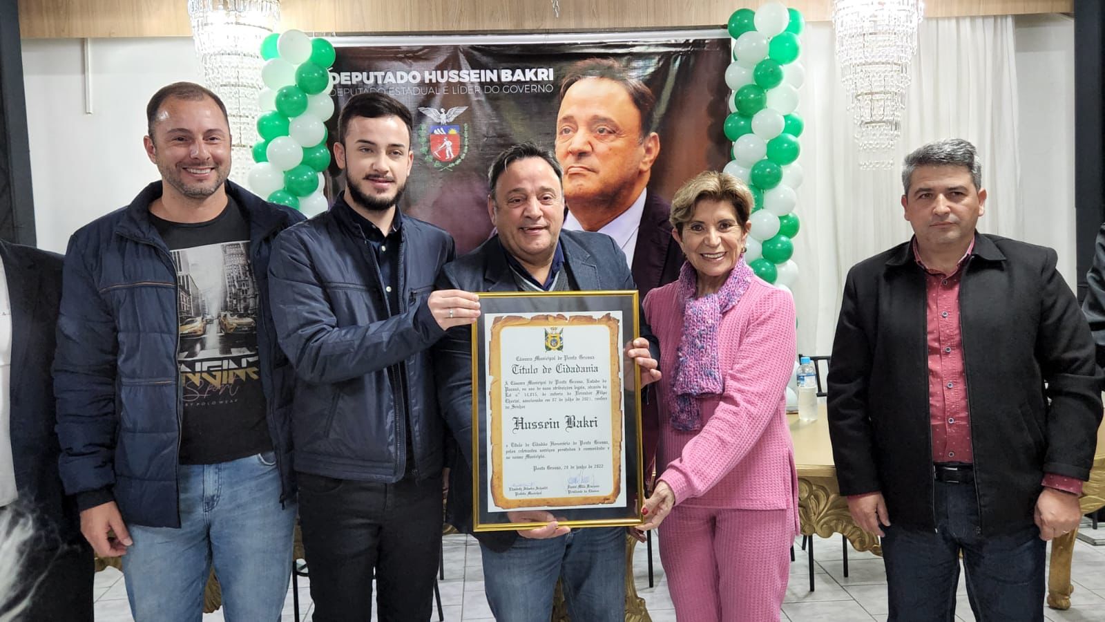 Foto de Hussein bakri recebendo o título em ponta grossa