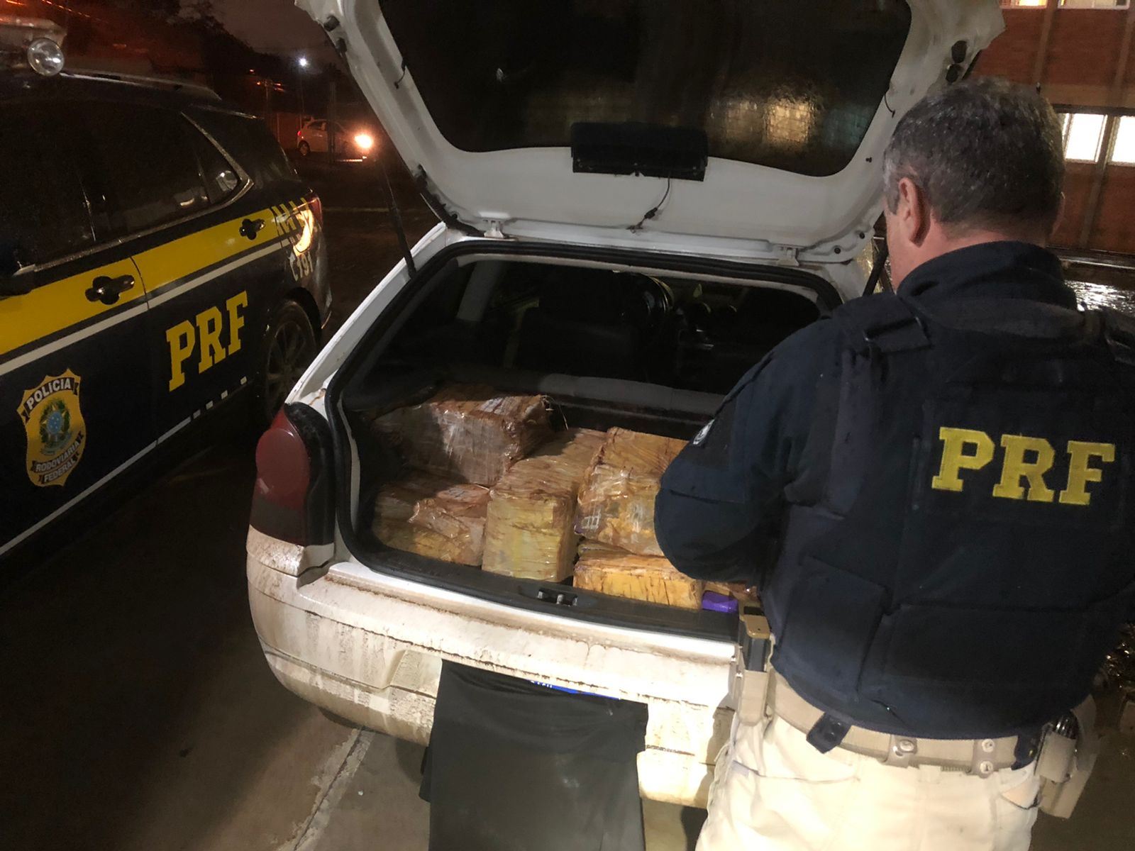 PRF apreende mais de 150 quilos de maconha na BR-376