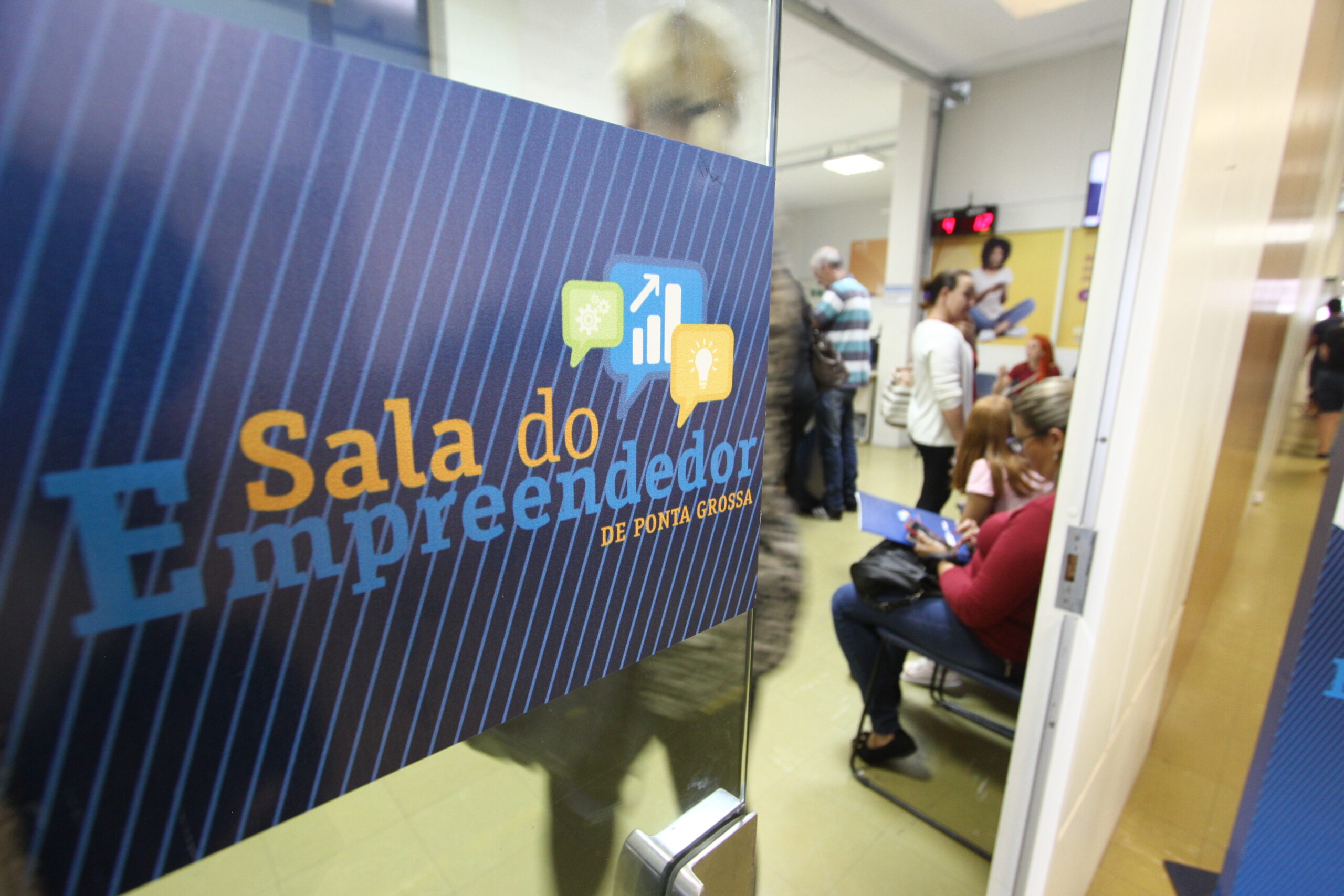 Foto da sala do empreendedor, um dos locais de Ponta grossa que auxilia empresárias a conseguirem crédito da Fomento Paraná