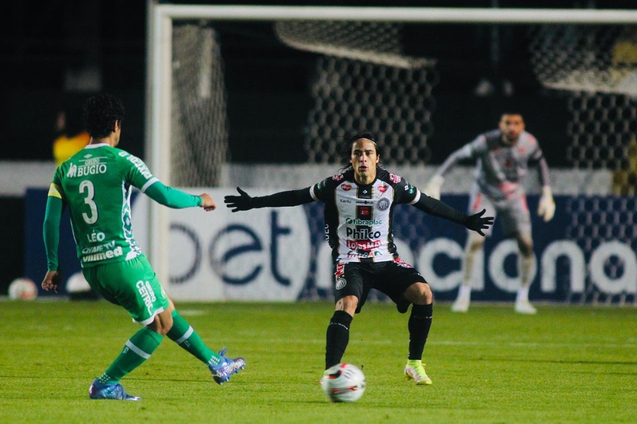 foto do jogo entre operario e chapecoense