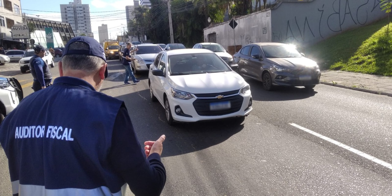 Foto que mostra blitz do ipva em Ponta Grossa