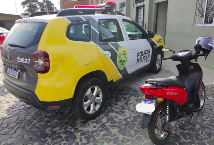 Foto de motocicleta com placa clonada, apreendida em Ponta Grossa, Paraná