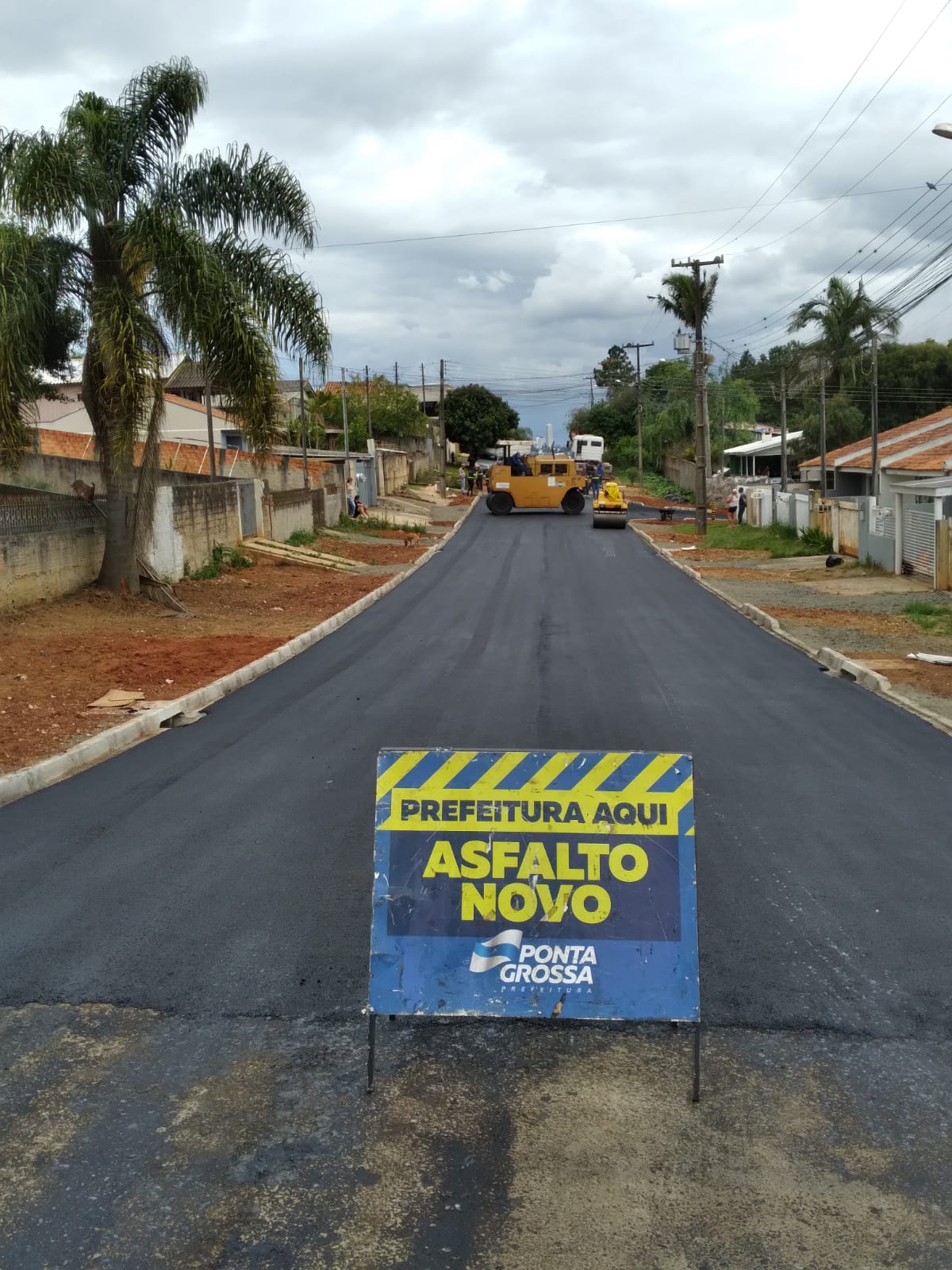 Veículos oficiais bloqueiam BR-277, entre Curitiba e Ponta Grossa - dcmais