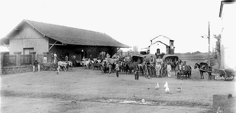 Carroceiros no Centro de Ponta Grossa em 1906