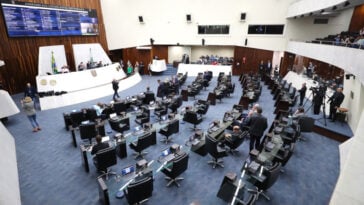 Deputados aprovam projeto para instituir de maneira definitiva a gratuidade ou desconto para idosos no transporte intermunicipal. Foto: Valdir Amaral/Alep