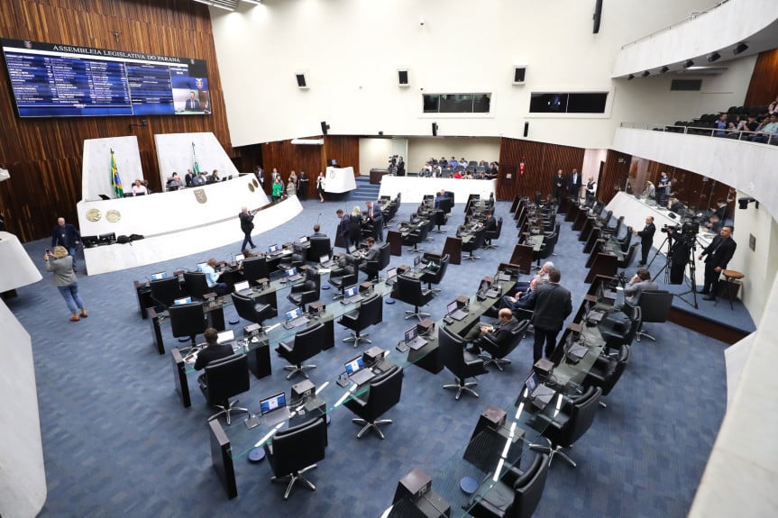 Deputados aprovam projeto para instituir de maneira definitiva a gratuidade ou desconto para idosos no transporte intermunicipal. Foto: Valdir Amaral/Alep