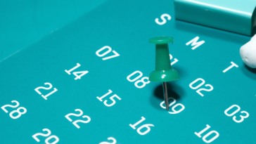 calendário mostra um marcador apontando para o dia 9