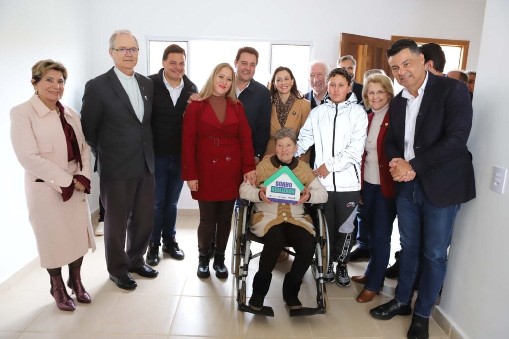 Entrega do Condomínio do Idoso, em Ponta Grossa