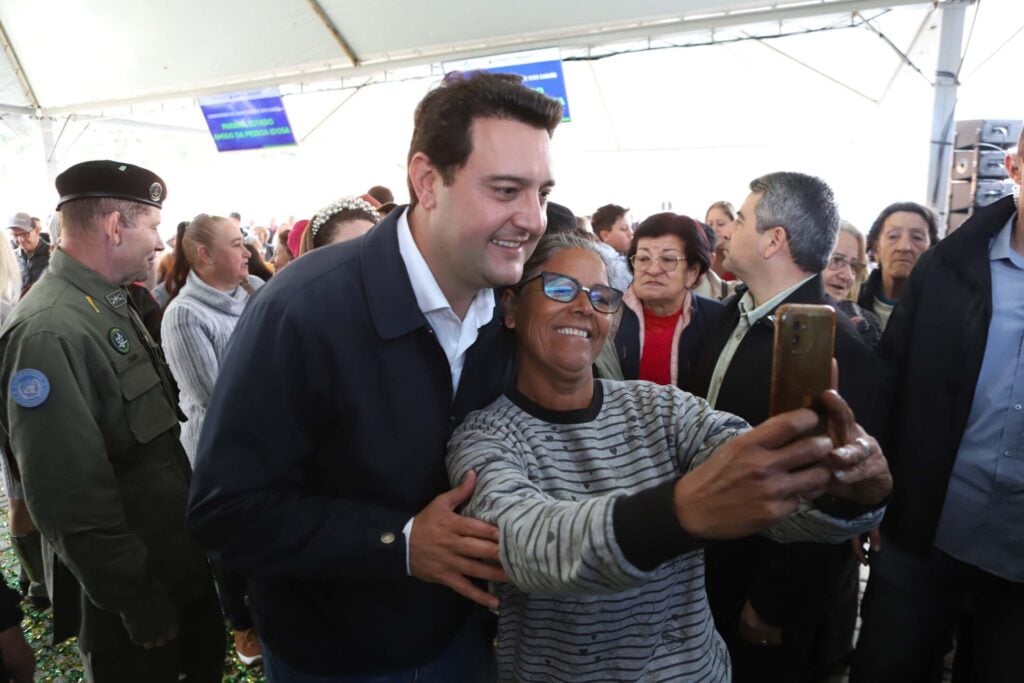 Entrega do Condomínio do Idoso, em Ponta Grossa