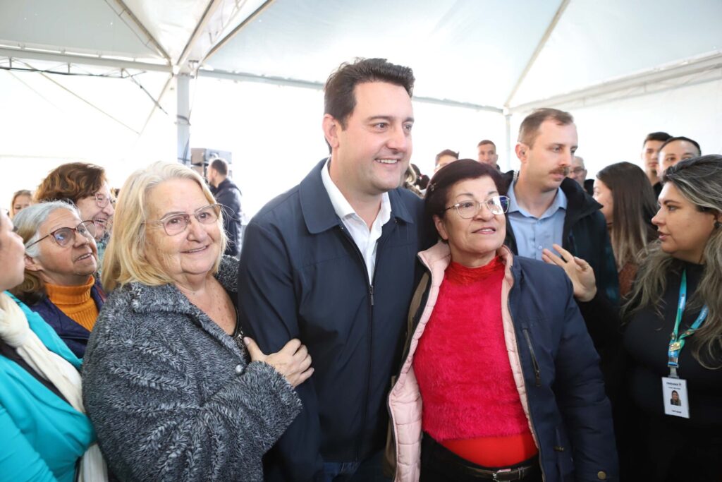 Entrega do Condomínio do Idoso, em Ponta Grossa