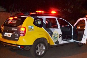 Viatura da Polícia Militar do Paraná a noite