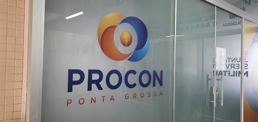 Em dezembro de 2024, o falso advogado foi preso no Procon de Ponta Grossa usando uma carteira falsa da OAB