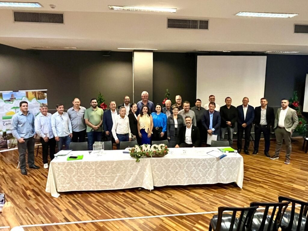 Prefeitos dos municípios componentes da AMCG