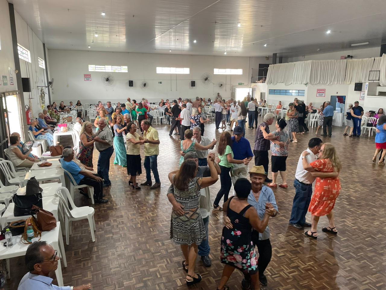 CECON, que sediará jogos 60+, em dia de baile