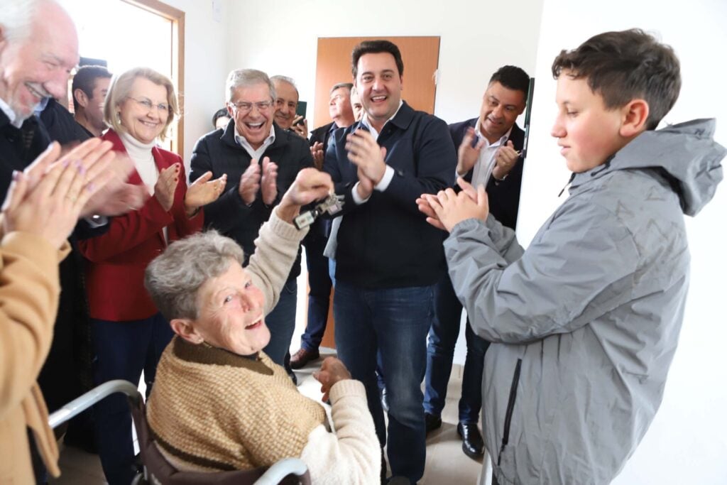 Entrega do Condomínio do Idoso, em Ponta Grossa