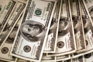 O dólar comercial no Brasil alcançou um novo patamar histórico, fechando a R$ 6,26