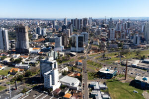 Vista do Centro de Ponta Grossa ilustra a previsão do tempo