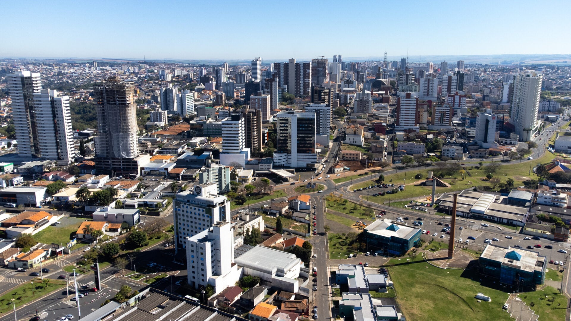 Vista do Centro de Ponta Grossa ilustra a previsão do tempo