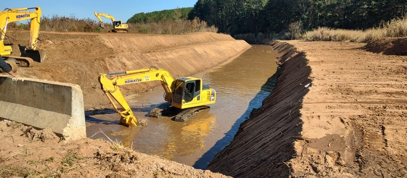Desassoreamento na BR-376