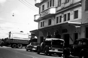 Foto da Rua Coronel Cláudio, em Ponta Grossa, nos anos 1950