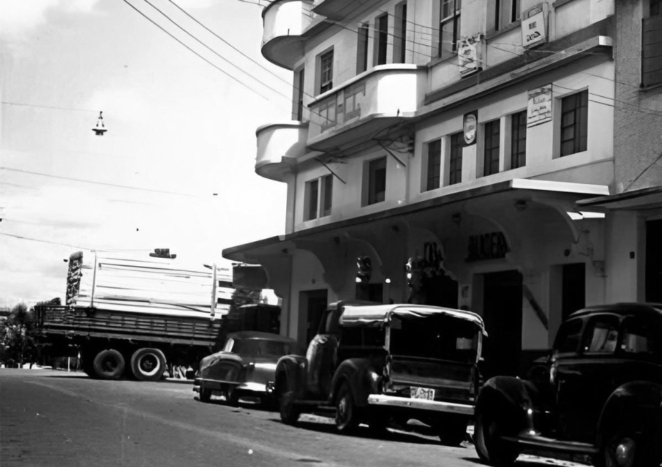 Foto da Rua Coronel Cláudio, em Ponta Grossa, nos anos 1950